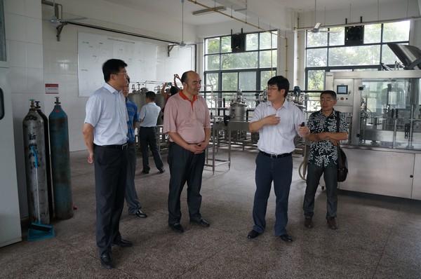 四川沱牌舍得集团有限公司来校洽谈推进产学研合作